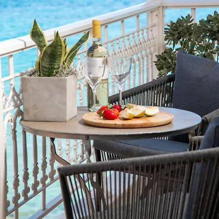 Mare Nostrum Seafront Apartment, By Zantewize Apartamento *